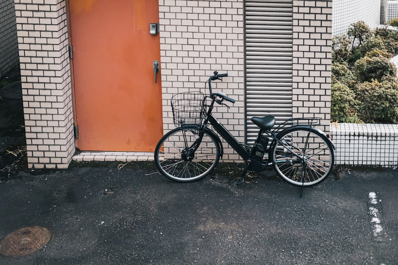 自転車置き場がない建売で放置された自転車