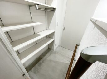 パントリー収納の奥行きが深い