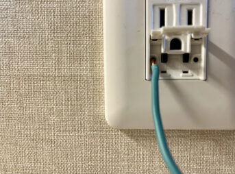 セカンド冷凍庫のアース線